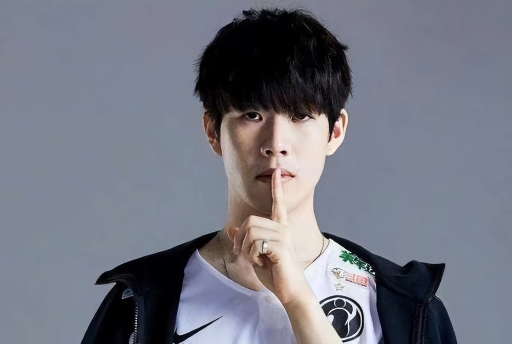 他通过减少 他通过减少